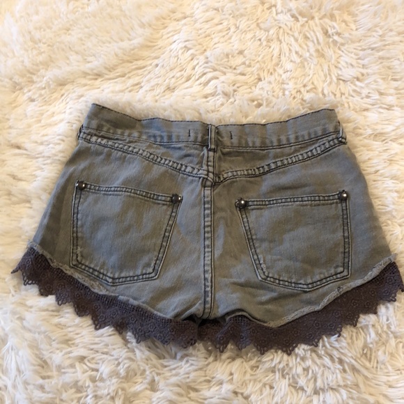 FR Free People Womens Lace Crochet Trim Distressed Denim Jeans Shorts - Picture 9 of 12